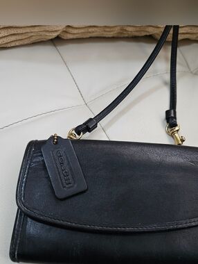 Authenticated Vintage COACH #4873 Black Leather "Envelope Swing Wallet" - Nice!